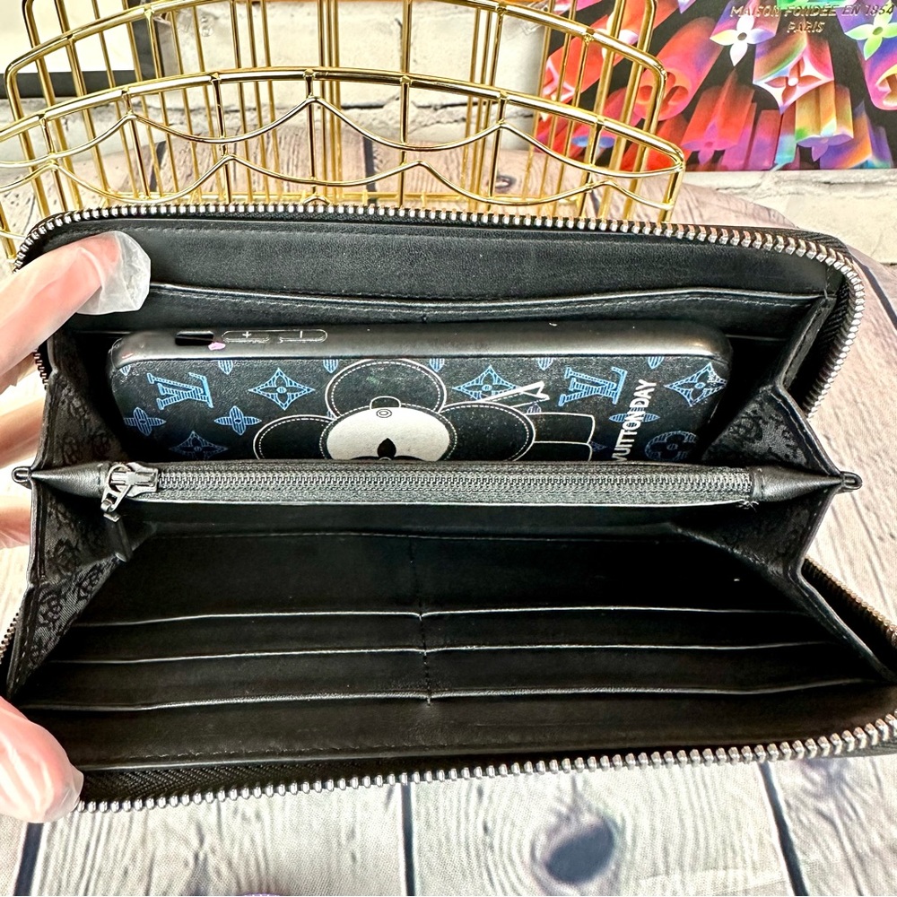 Dunhill black zippy zip around wallet - Picture 12 of 12